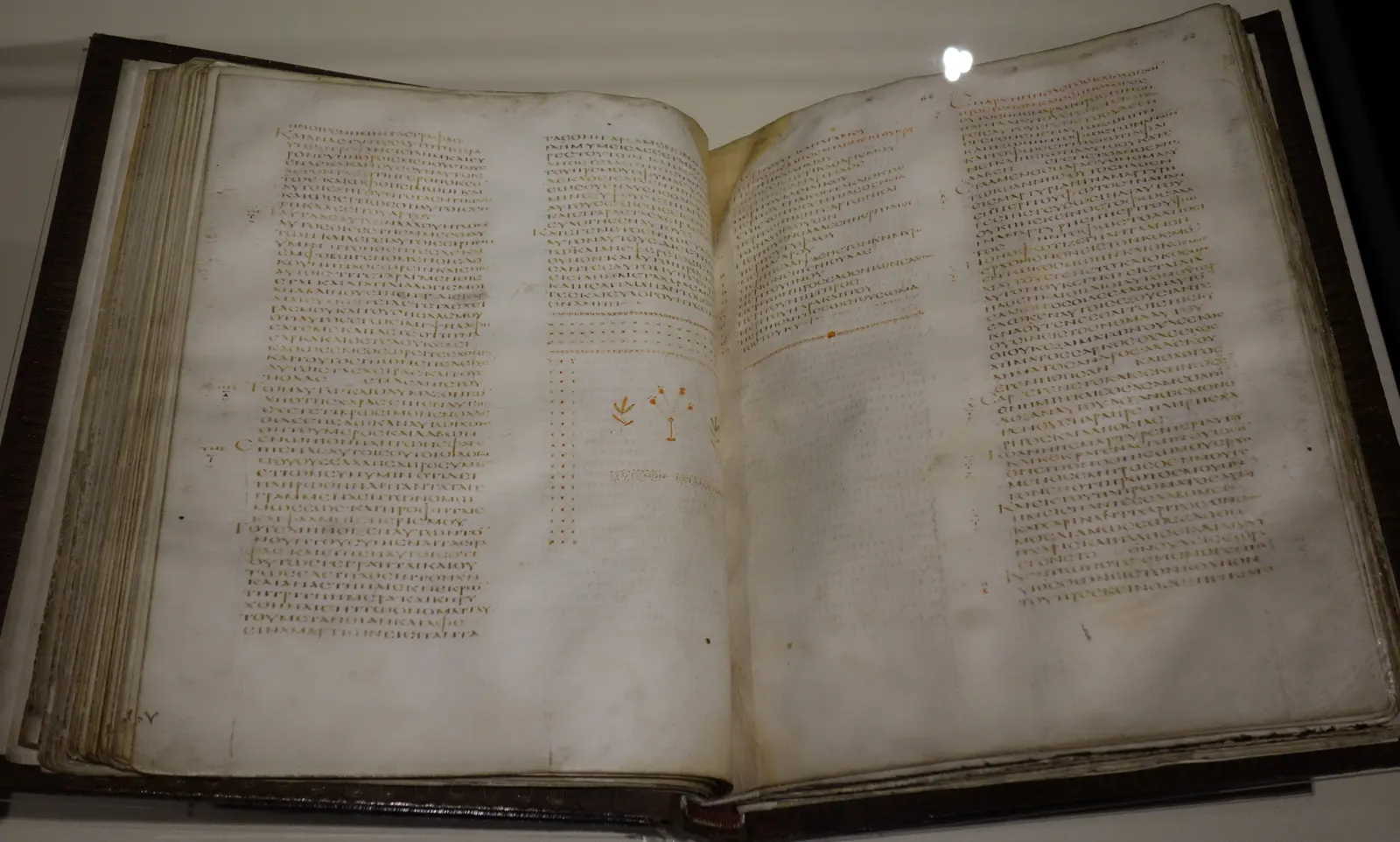 Codex Alexandrinus open at the end of Luke and beginning of John in the British Library